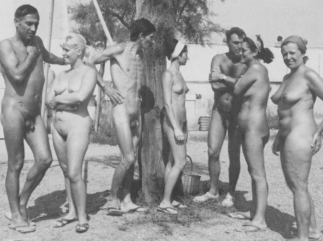 Retro Nudists: Mid-Century Camp Life - photograph 42